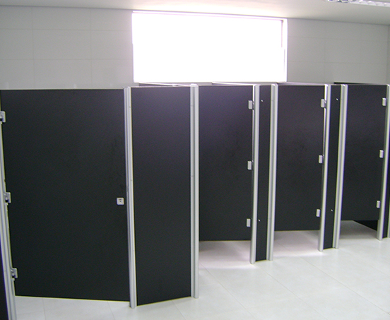 instalação de divisórias sanitárias